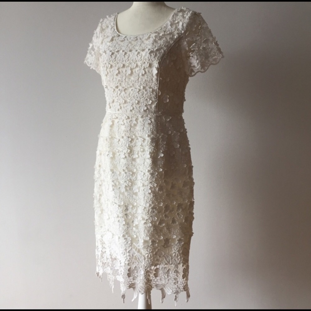 Floral white knee-length dress 8